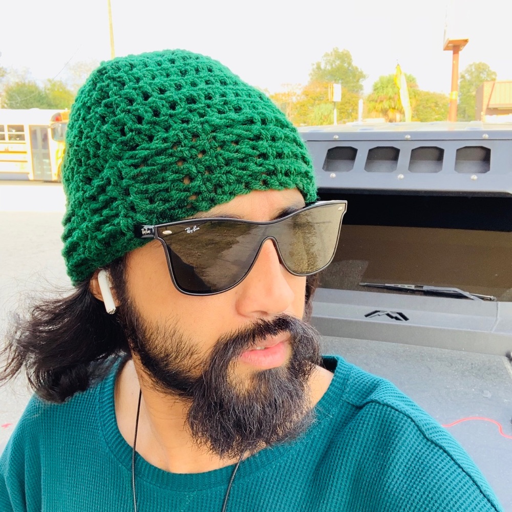 Hat in green feets M L